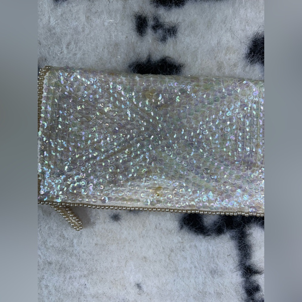 La Regale Women’s Ivory Embroidered Vintage Sequin Clutch Bag - Picture 11 of 12